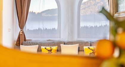 Apartment "Paula" with Mountain View, Private Terrace and Wi-Fi