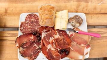 Petit déjeuner servi en supplément