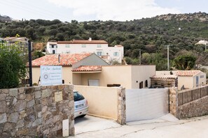 Exterior - Room 'Saleccia' with Mountain View, Wi-Fi and Air Conditioning (Santa-Reparata-di-Balagna)