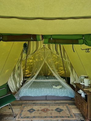1 bedroom, bed sheets