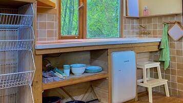 Fridge, coffee/tea maker, electric kettle, cookware/dishes/utensils