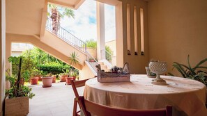 Apartment, 3 Schlafzimmer, Stadtblick | Terrasse/Patio