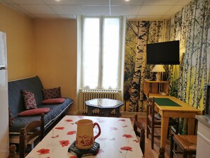 TV - 2-bedroom apartment in La Bourboule with wifi (La Bourboule)