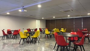 فطور كامل مجانًا يوميًا