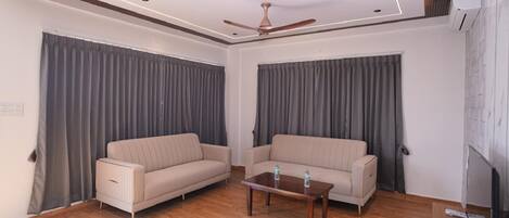 Chambre Double Familiale | Coin séjour