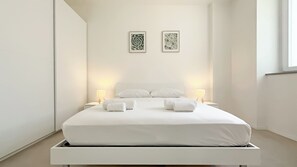 Apartment | Bathroom | Shower, hair dryer, towels, soap - RRRapido Corte del naviglio - Apartments (Corsico)