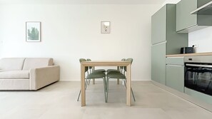 Departamento | Cocina privada | Refrigerador, parrilla de estufa y utensilios de cocina 