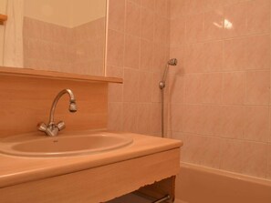 Bathroom - 2-room Apartment - 6 people, Parking near beach (Saint-Cyprien)