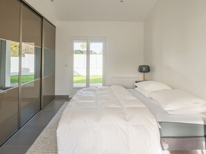 4 bedrooms, free WiFi - 4-Bedroom House with Pool and Garden near Beach (Sainte-Foy)