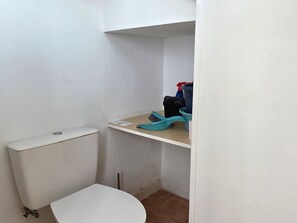 Bathroom - Studio near Spa with garden, laundry and WIFI (La Roche-Posay)