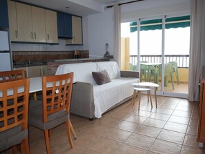 TV - Bright seaside apartment in Almuñécar (Almuñécar)