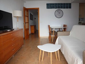 TV - Bright seaside apartment in Almuñécar (Almuñécar)
