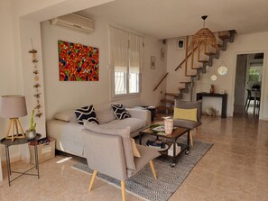 TV - House in L'Escala with private pool and air conditioning, near beach (L'Escala)