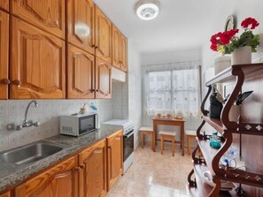 Fridge, microwave, oven, coffee/tea maker