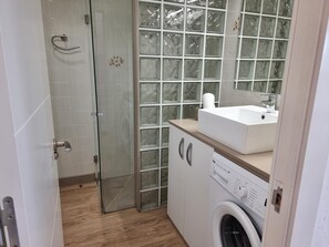 Bathroom - Apartment with terrace 400m from Riells beach (L'Escala)