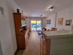 Interior - Apartment with terrace 400m from Riells beach (L'Escala)
