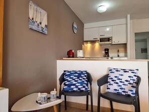 Interior - Studio with Terrace Near Beach in L'Escala (L'Escala)