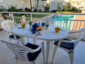 Outdoor dining - Apartment 300m from the beach with terrace (L'Escala)