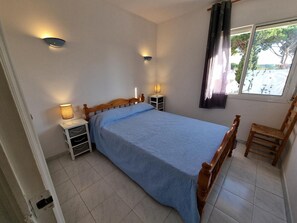 2 bedrooms, free WiFi - Apartment 300m from the beach with terrace (L'Escala)