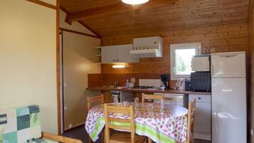 Fridge, microwave, dishwasher, coffee/tea maker