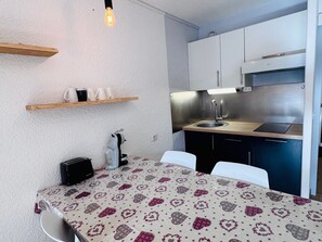 Fridge, microwave, dishwasher - Cozy studio in Les Deux Alpes - Spacious sunny balcony (Les Deux Alpes)