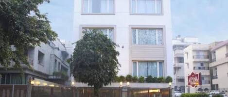 Fachada da propriedade