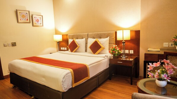 Executive Room | Iron/ironing board, free WiFi