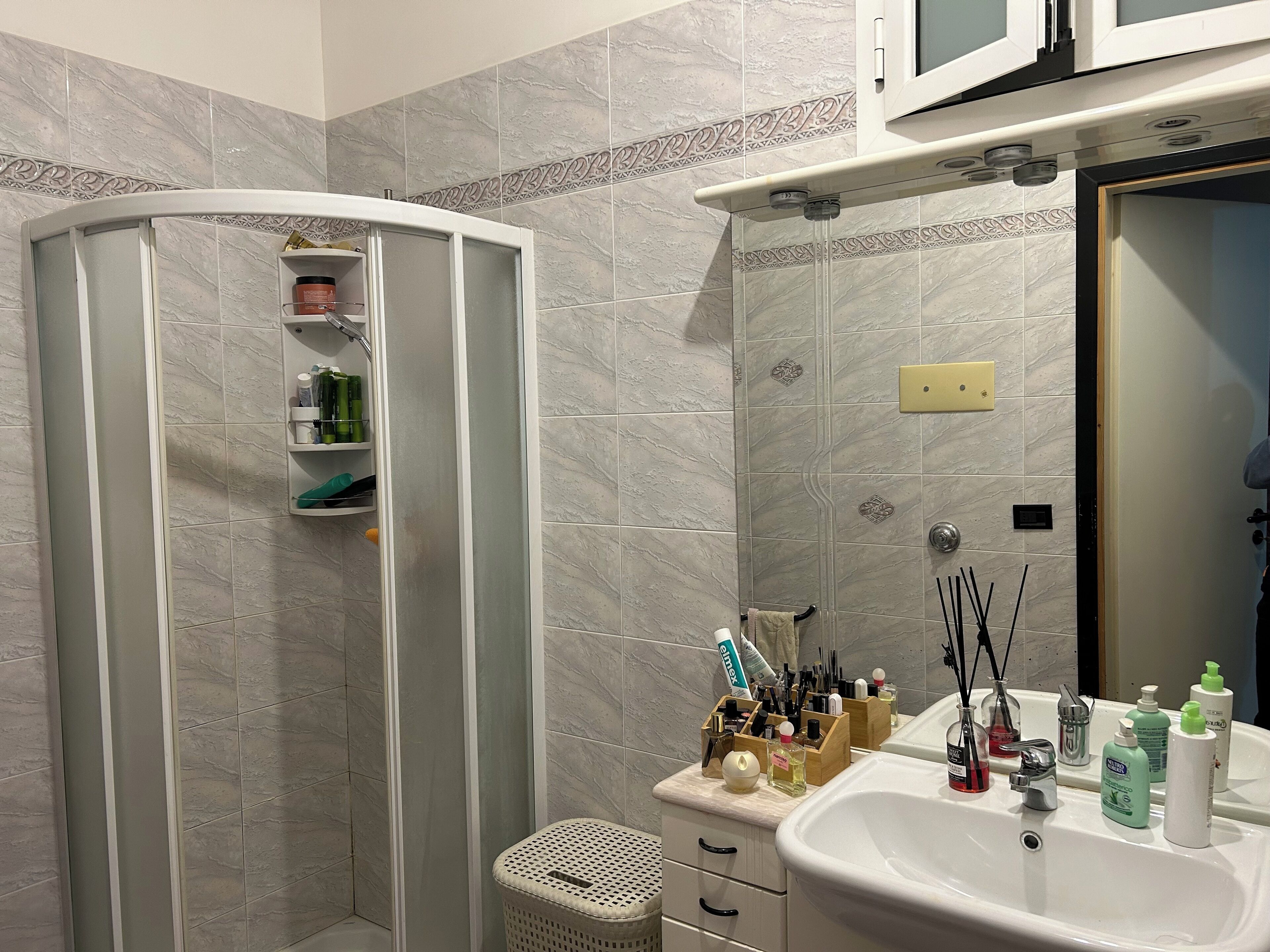 Doccia, asciugacapelli, bidet, asciugamani