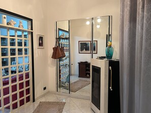 Iron/ironing board, WiFi, bed sheets - HOUSE BERNADETTE (Scicli)