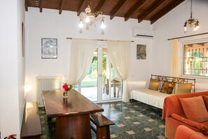 House | 3 bedrooms, Internet - Country House Filippos - Private Garden Escape (Pyrgos)