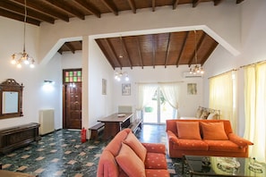 House | 3 bedrooms, Internet - Country House Filippos - Private Garden Escape (Pyrgos)