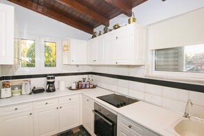 House | 3 bedrooms, Internet - Country House Filippos - Private Garden Escape (Pyrgos)