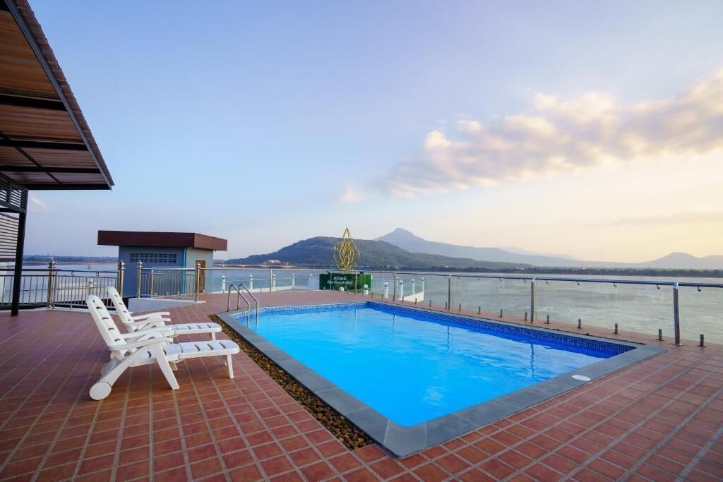 สระว่ายน้ำ