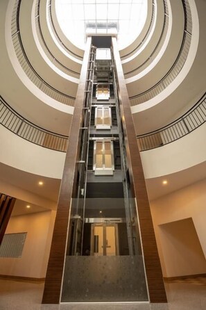 المنشأة من الداخل