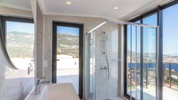 Dusche, Haartrockner, Handtücher, Seife