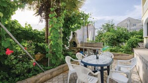 Outdoor dining - Apartments Ciovo - Family One Bedroom Apartment With Terrace (Okrug)