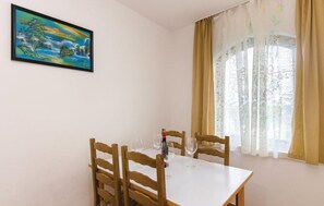 Dining - Apartments Ciovo - Family One Bedroom Apartment With Terrace (Okrug)