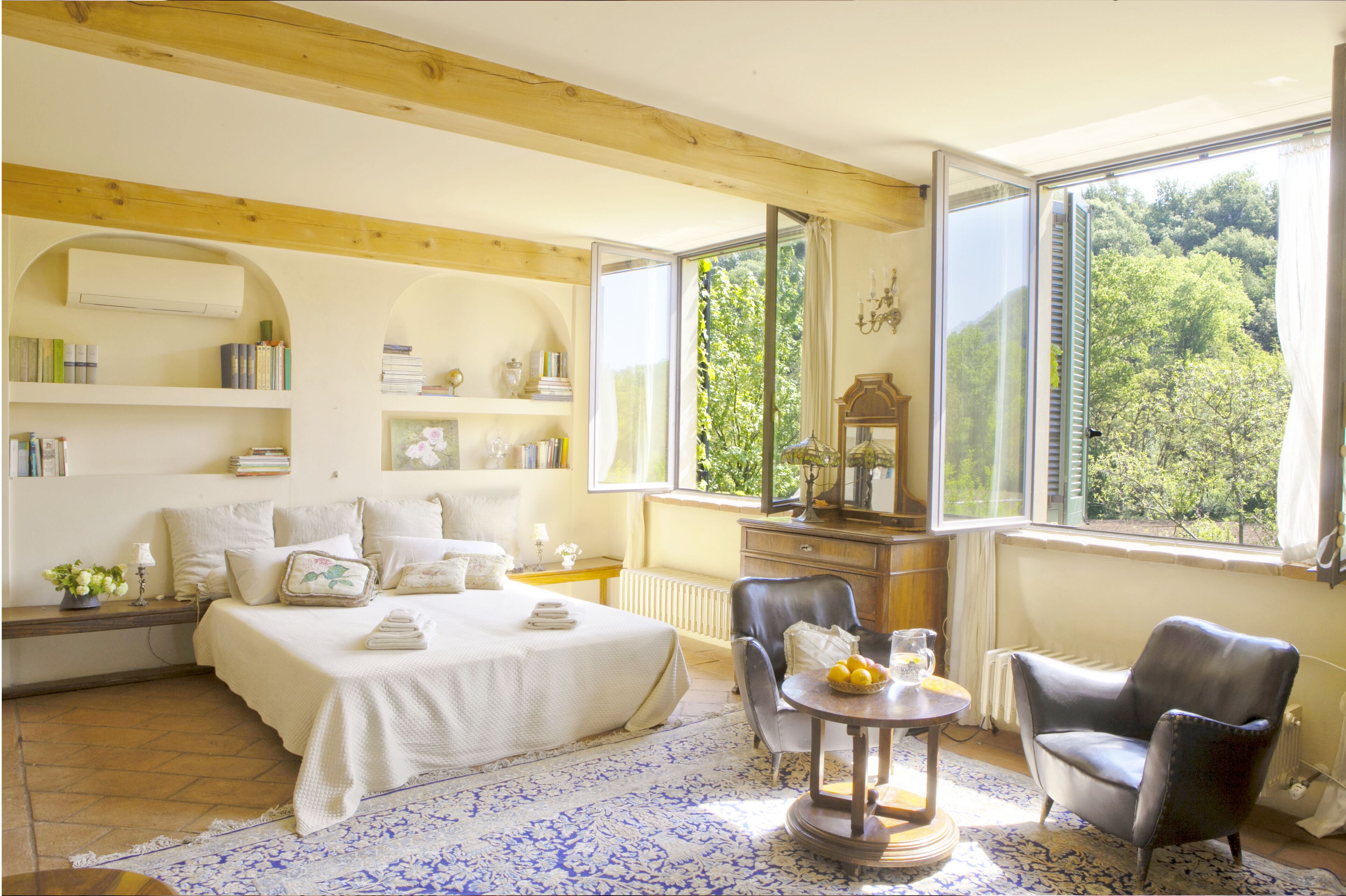 7 bedrooms, iron/ironing board, WiFi, bed sheets