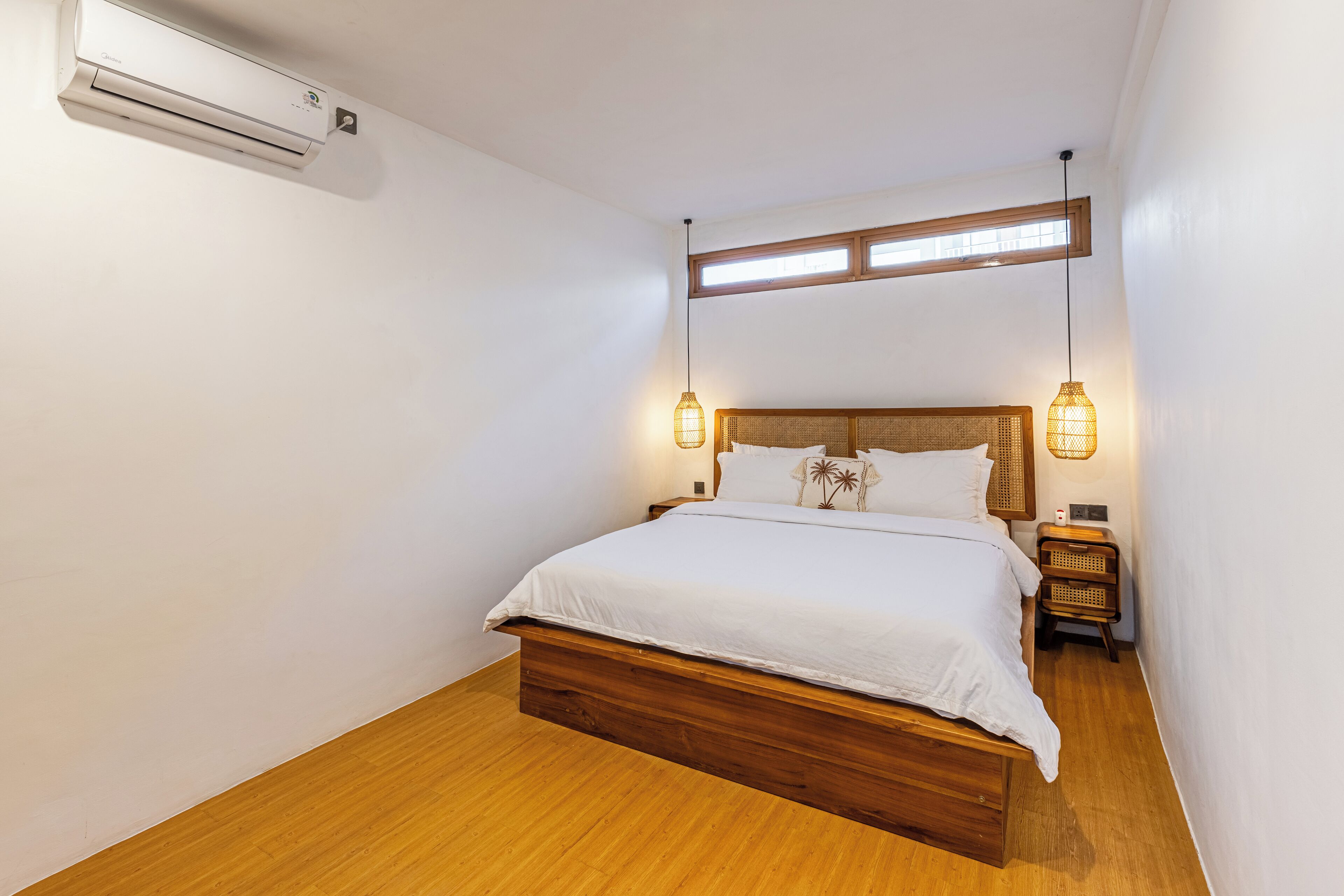 Premium Apartment, 1 Katil Raja (King), Balcony, Garden View | Dilengkapkan perabot secara berasingan, meja, ruang kerja komputer riba 