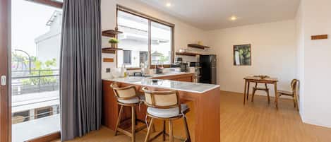 Premium-lejlighed - 1 kingsize-seng - balkon - udsigt til have | Privat køkken