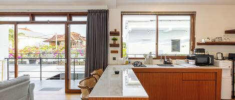 Căn hộ Premium, 1 giường cỡ king, ban công, quang cảnh vườn | Khu phòng khách