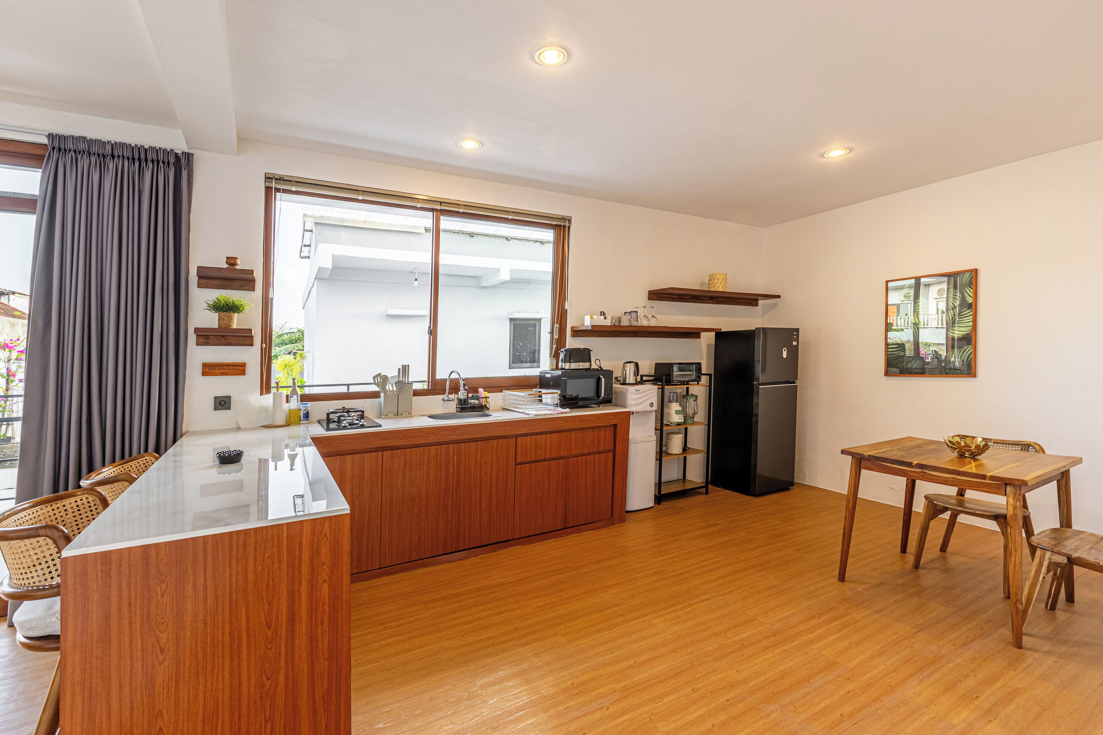 Apartemen Premium, 1 Tempat Tidur King, balkon, pemandangan kebun | Dapur pribadi