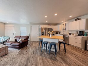 Interior - Cozy Stay in Wine Country (Independence)