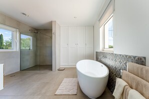 Shower, hair dryer, towels - Villa Benjamin - Vale do Lobo (Vale do Lobo)