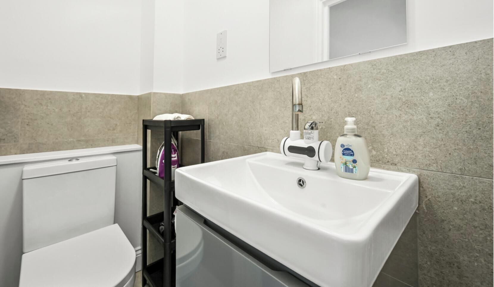 淋浴设施、吹风机、毛巾、肥皂