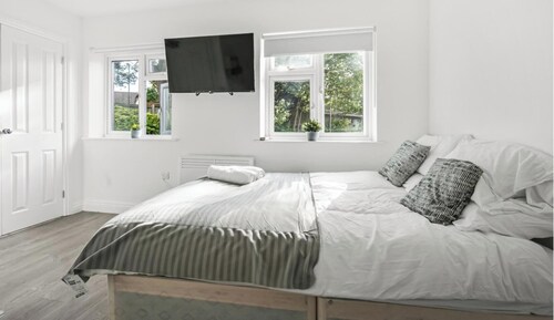 Modern Studio with En-Suite & Kitchenette - Norwood Junction - Kings Road 3