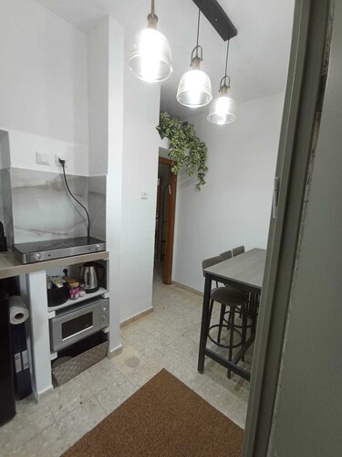 1-bedroom, AC, Wifi, 10 minutes from Rashbi, 3 minutes from Safed Old City