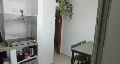1-bedroom, AC, Wifi, 10 minutes from Rashbi, 3 minutes from Safed Old City