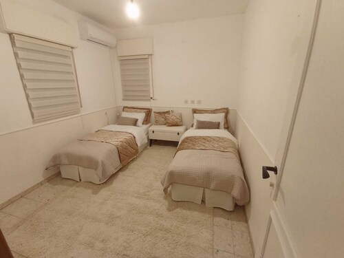 1-bedroom, AC, Wifi, 10 minutes from Rashbi, 3 minutes from Safed Old City