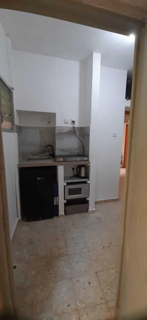 Interior - 1-bedroom, AC, Wifi, 10 minutes from Rashbi, 3 minutes from Safed Old City (Safed)
